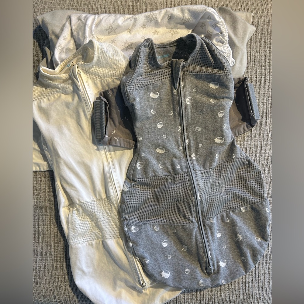 Snoo sleep sacks (2) + fitted sheets